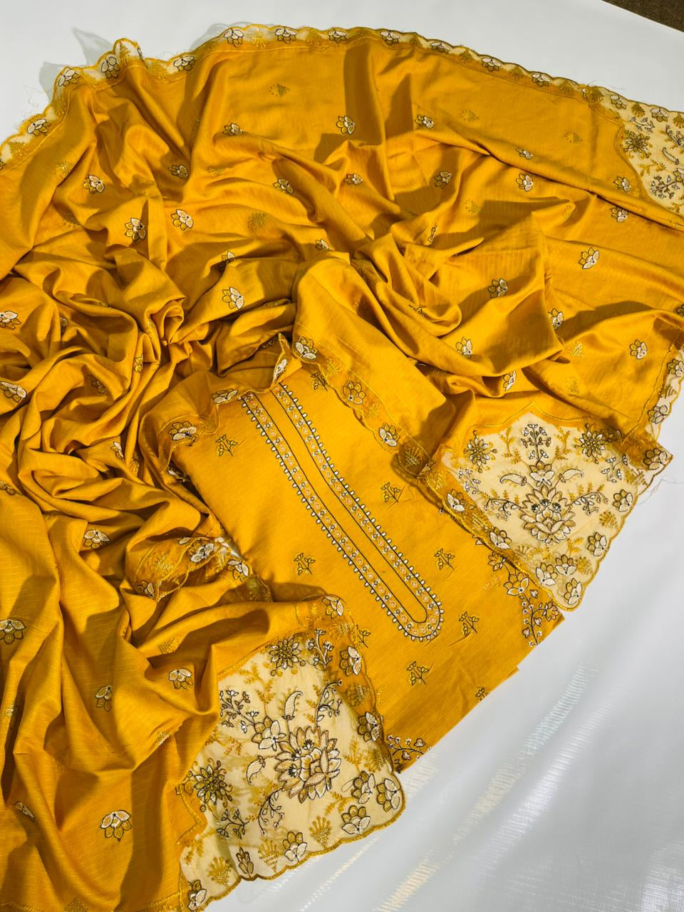 Bana Dora Dhanak Embroidered 3 Pcs